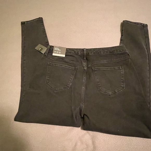 NWT. Mossimo Mid-Rise Curvy Black Skinny Jeans. Size 12 Short. - Picture 3 of 9